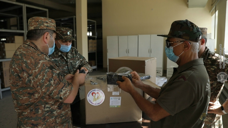 ՀՀ զինված ուժերին նվիրաբերվել են պաշտպանիչ դիմակներ (լուսանկարներ)
