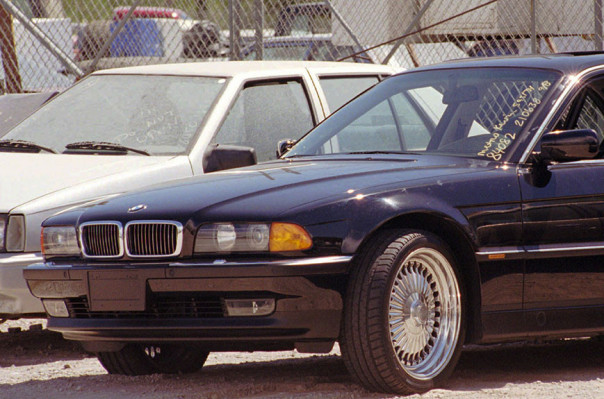 ԱՄՆ-ում վաճառքի է հանվել Թուփակ Շակուրի BMW-ն, որում նա սպանվել է