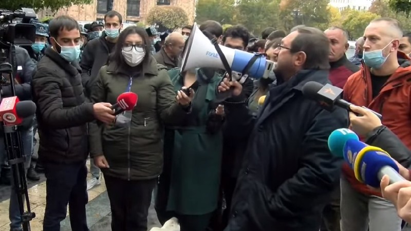 Ընդիմադիր պատգամավորները բողոքի ակցիա են իրականացնում ընդդեմ ադրբեջանական մաքսակետերի տեղադրման