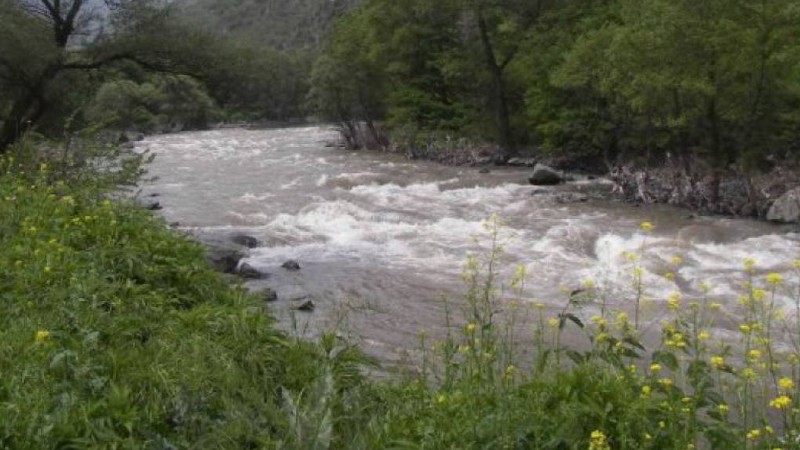 Դեբեդ գետի վարարման պատճառով  Վանաձոր-Ալավերդի ճանապարհը 8 մետր փլուզվել է․ ԱԻՆ