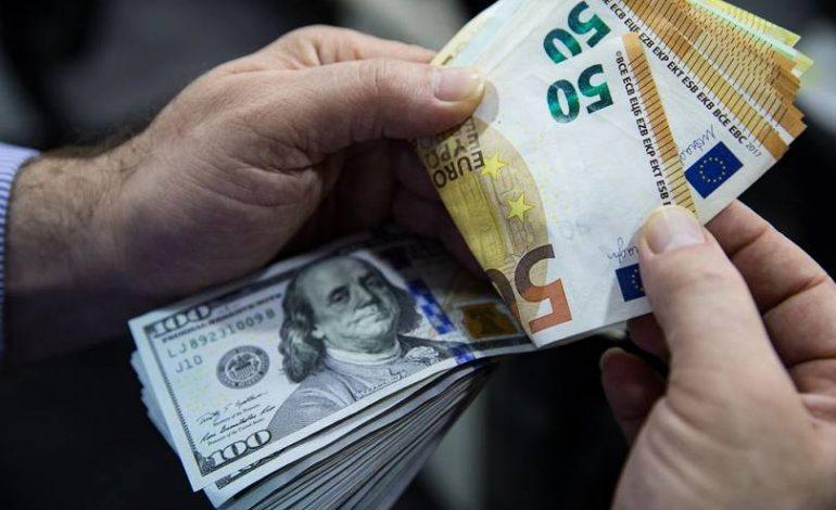 Դոլարն ու եվրոն շարունակում են նվազել