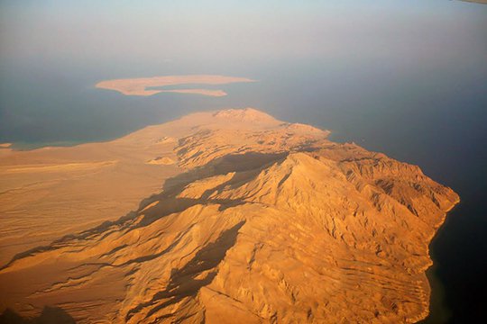 Եգիպտոսի կառավարման տակ գտնվող Տիրան և Սանաֆիր վիճելի կղզիներն անցել են Սաուդյան Արաբիային