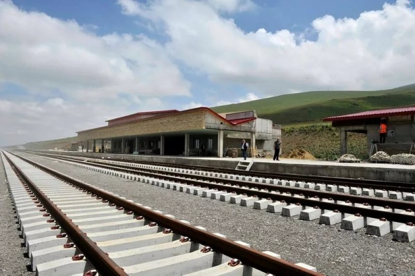 Премьер Армении назвал условия для использования железной дороги Баку-Тбилиси-Карс