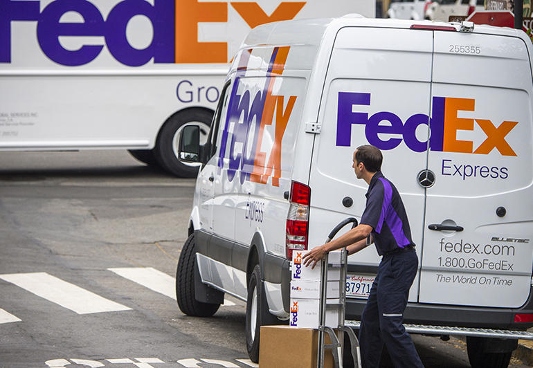 FedEx փոստային ընկերության պահեստում ծանրոց է պայթել