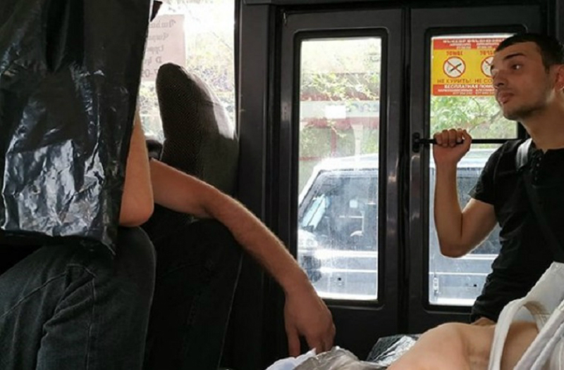 Երևանում ավտոբուսներից մեկում քաղաքացուն դանակով վնասած անձը բերման է ենթարկվել