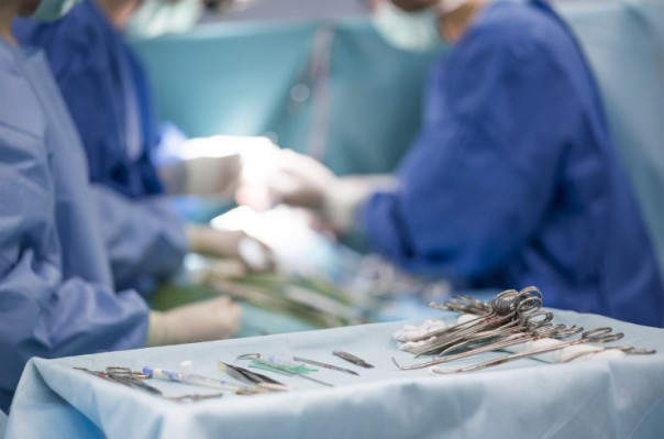 Բժիշկները 6 տարի առաջ 2 վիրաբուժական սպունգ են մոռացել կնոջ որովայնում
