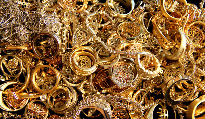 Քաղաքացու ննջասենյակի պահարանից հափշտակել են 4 391 640 դրամ արժողությամբ ոսկյա զարդեր