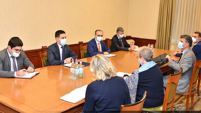 Ռուստամ Բադասյանը հանդիպել է ՀՀ-ում ԵՄ պատվիրակության ղեկավար, դեսպան Անդրեա Վիկտորինի հետ