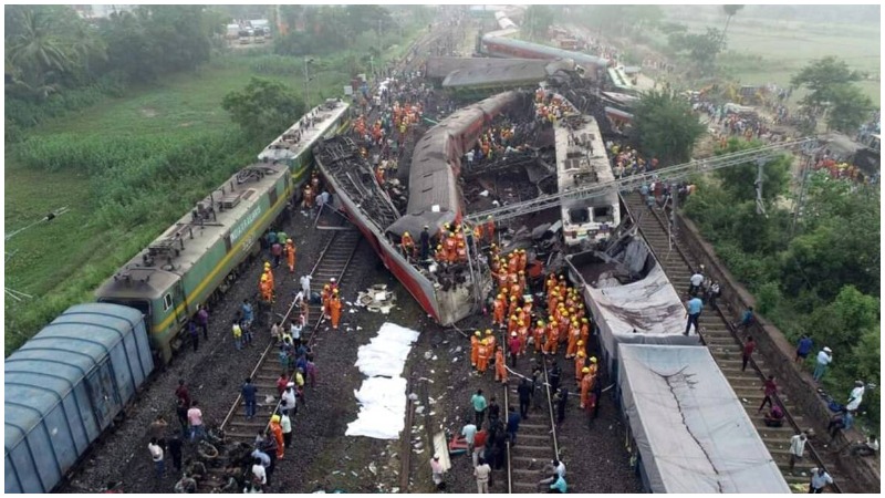 Հնդկաստանում բախվել են երեք գնացքներ. կա 70 զոհ, տուժել է 500 մարդ