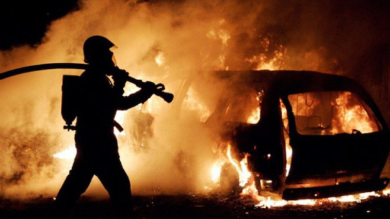 Մարմարաշեն գյուղում ավտովաթարի հետևանքով Mercedes-ը բռնկվել է. կան տուժածներ