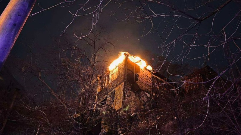 Սարյան փողոցում տուն է այրվել (լուսանկարներ)
