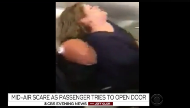 Ամերիկուհին փորձել է նետվել ինքնաթիռից՝ «Ես Աստված եմ» բղավելով (տեսանյութ)