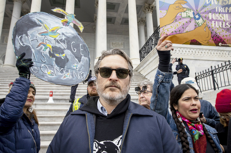 Խոակին Ֆենիքսը ձերբակալվել է կլիմայի փոփոխության դեմ բողոքի ցույցերի ժամանակ