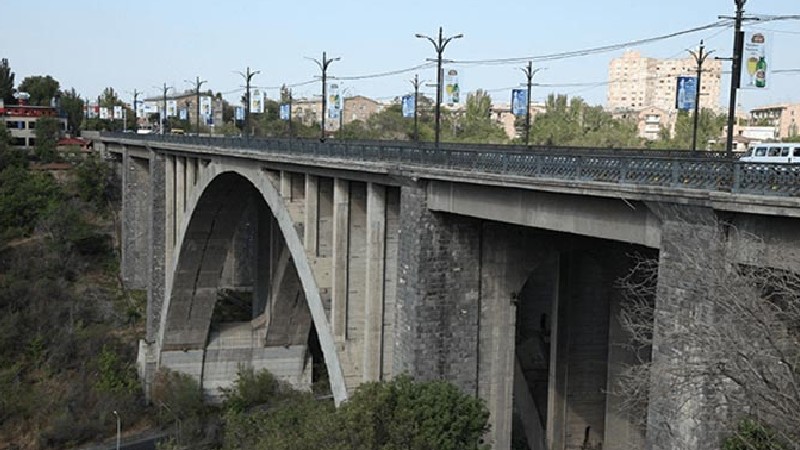 39-ամյա քաղաքացին փորձել է նետվել Կիևյան կամրջից