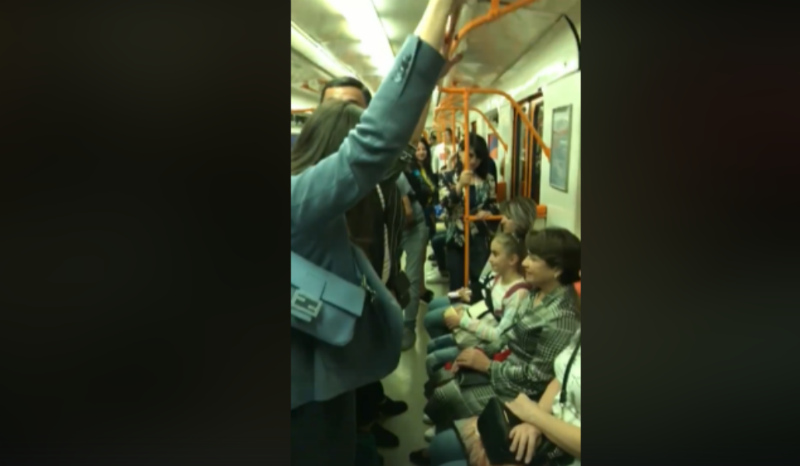 ՀՀ նախագահի տիկինը երթևեկում է մետրոյով (տեսանյութ)