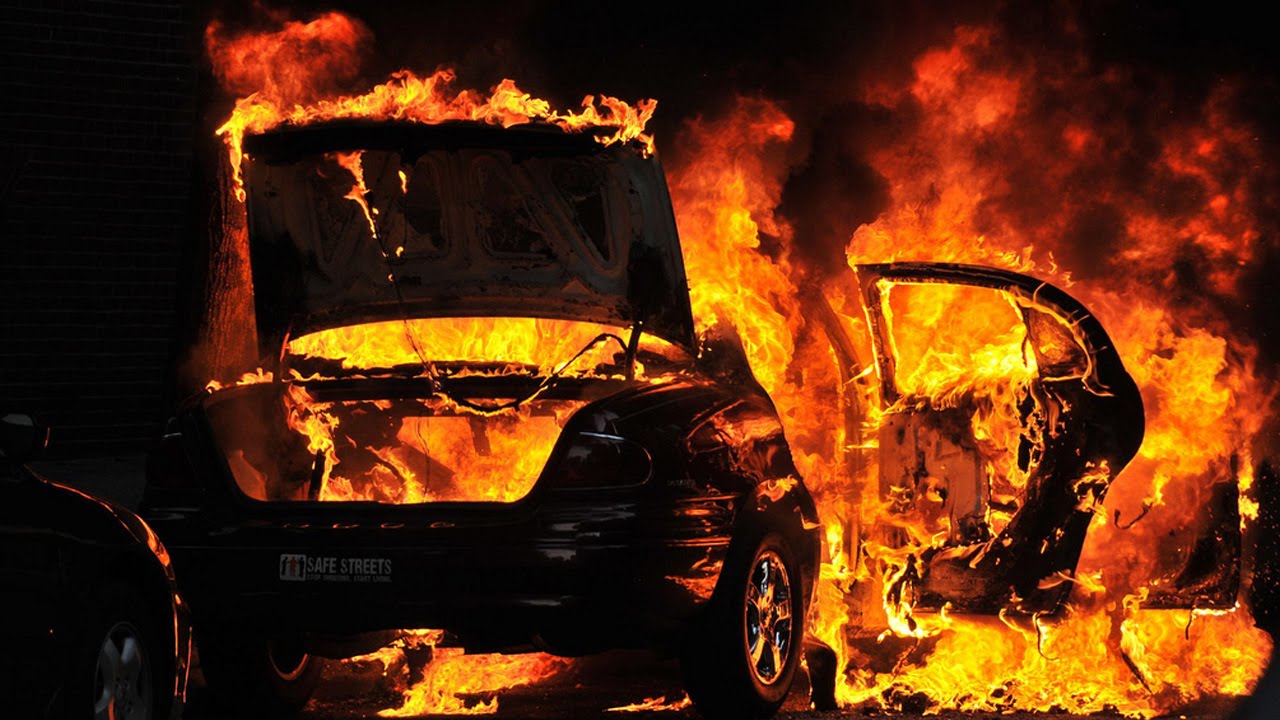 «Հայրենիք» առևտրի տան մոտակայքում ավտոմեքենա է այրվել