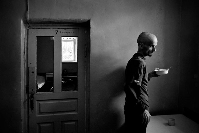 Ուկրաինացի լուսանկարչի բացառիկ լուսանկարները հոգեբուժարանի պատերի ներսում (ֆոտոշարք)
