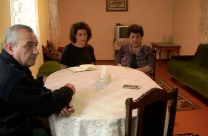 Աննա Հակոբյանն այցելել է Ադրբեջանում գերեվարված Կարեն Ղազարյանի ընտանիքին