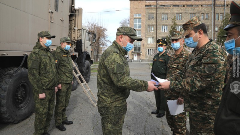 ՀՀ պաշտպանության նախարարի հրամանով պարգևատրվել են ՌԴ ՊՆ ՌՔԿՊ զորքերի մասնագետները (լուսանկարներ)