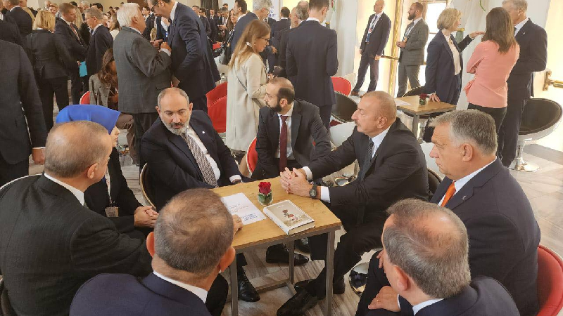 Նիկոլ Փաշինյանը Պրահայում կարճ հանդիպումներ է ունեցել Թուրքիայի, Ադրբեջանի և Ֆրանսիայի նախագահների հետ (լուսանկարներ)