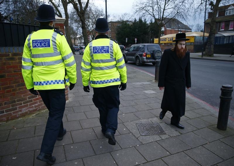 Լոնդոնում ոստիկանությունը տղամարդու է ձերբակալել, ով պնդում էր, որ իր մոտ ռումբ կա