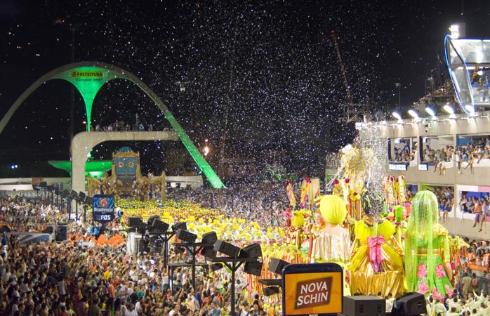 Сегодня стартует карнавал в Рио (фото)