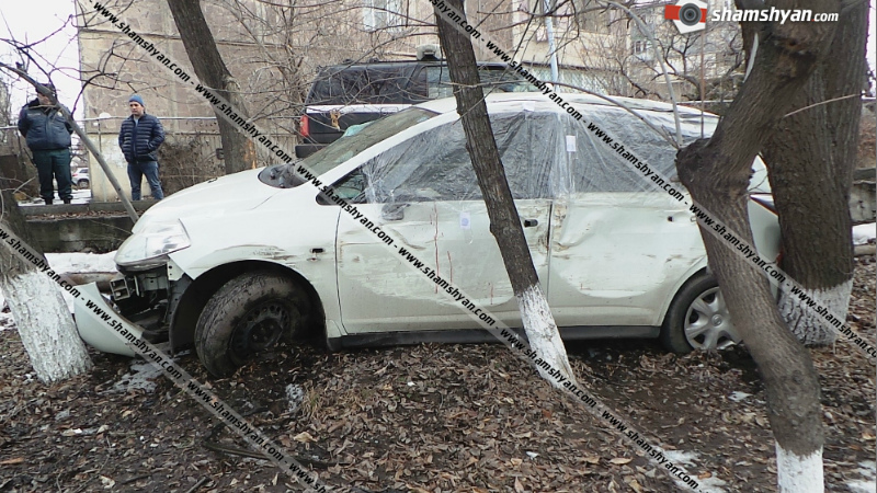 Երևանում ծառերի մեջ հայտնաբերվել է վթարված Nissan Tiida. վարկածներից մեկի համաձայն՝ բնակարանային գողերը վթարի են ենթարկվել. Shamshyan.com