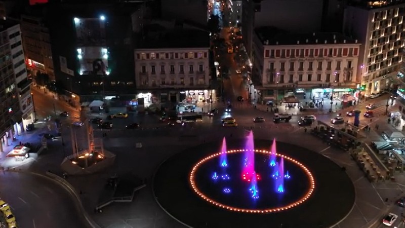 Աթենքի Օմոնիա հրապարակի շատրվանները լուսավորվել են հայկական եռագույնով (տեսանյութ)