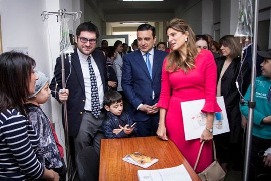 Հորդանանի արքայադուստրը քաջալերել է Հայաստանում քաղցկեղից բուժվող երեխաների մայրերին