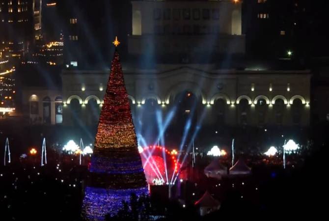 Վառվեցին Հայաստանի Հանրապետության գլխավոր տոնածառի լույսերը