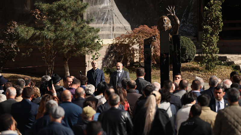 Վարչապետը ներկա է գտնվել դիրիժոր Օհան Դուրյանի արձանի բացման արարողությանը (լուսանկարներ)