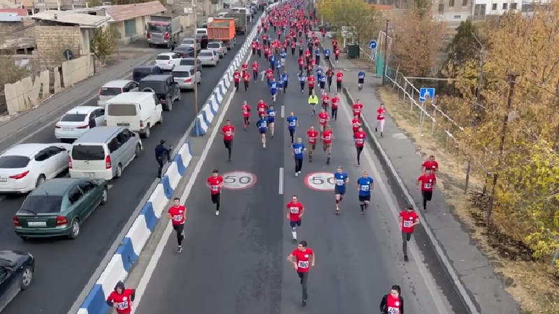 Երևան-Էջմիածին մայրուղում ընթանում է «ՀՀ վարչապետի գավաթ» սիրողական կրոսավազքի մրցաշարը (տեսանյութ)