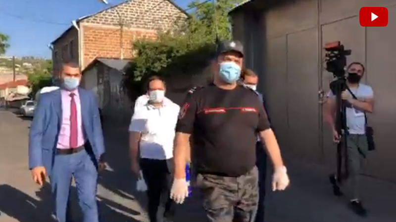 ՀՀ Ոստիկանապետը ևս միացել է դիմակներ բաժանելու ակցիային (տեսանյութ)