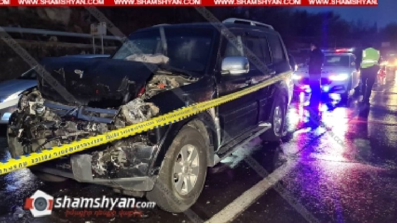 Ավտովթար Երևանում. Առինջի կամարի մոտ բախվել են Toyota Land Cruiser-ն ու Mitsubishi Pajero-ն. կան վիրավորներ