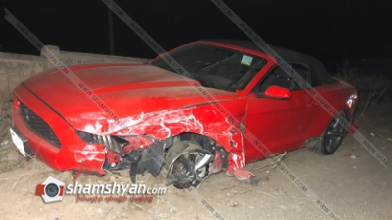 Խոշոր ավտովթար Երևանում. բախվել են Ford Mustang-ն ու թիվ 72 երթուղին սպասարկող ГАЗель-ը. վերջինս կողաշրջվել է. կա վիրավոր