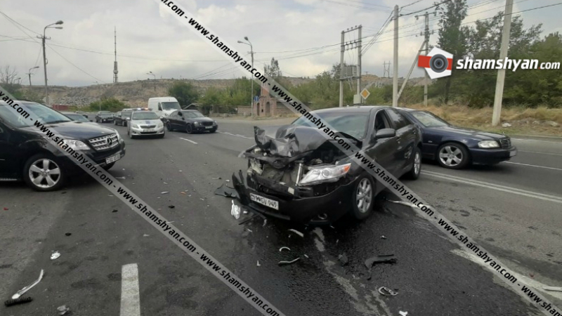 Խոշոր ավտովթար Երևանում. բախվել են Mercedes ML 350-ն ու Toyota Camry-ն. կան վիրավորներ