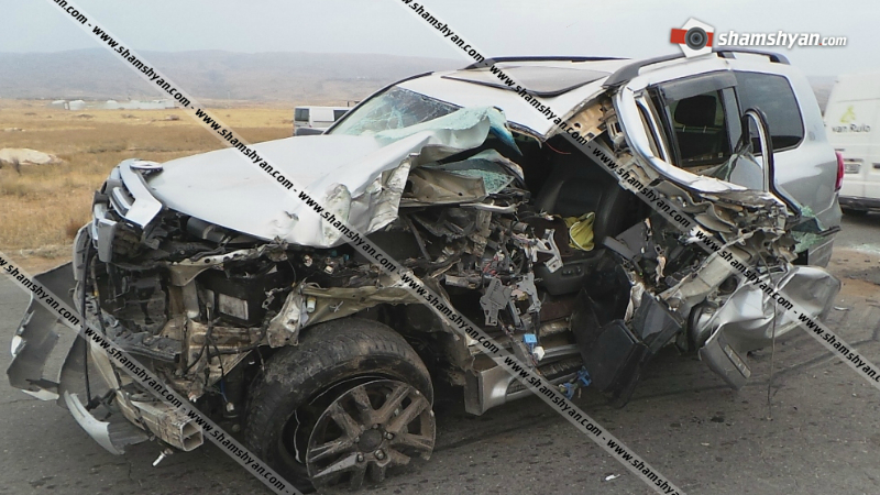 Խոշոր ավտովթար Արագածոտնի մարզում. բախվել են Toyota Land Cruiser–ն ու քարով բարձված ЗИЛ-ը. կա վիրավոր
