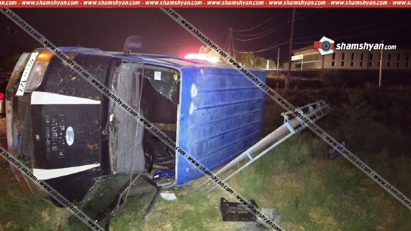 Խոշոր ավտովթար Արարատի մարզում. բախվել են Opel-ն ու Ford Transit-ը. վերջինս կողաշրջվել է. կա 5 վիրավոր
