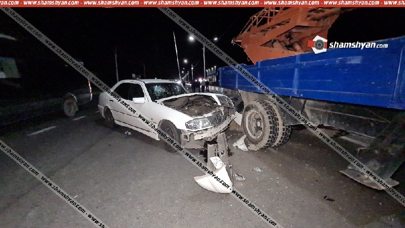 Խոշոր ավտովթար Արմավիրի մարզում. Mercedes-ը բախվել է ГАЗ 5312 մակնիշի ավտոաշտարակին. կան վիրավորներ