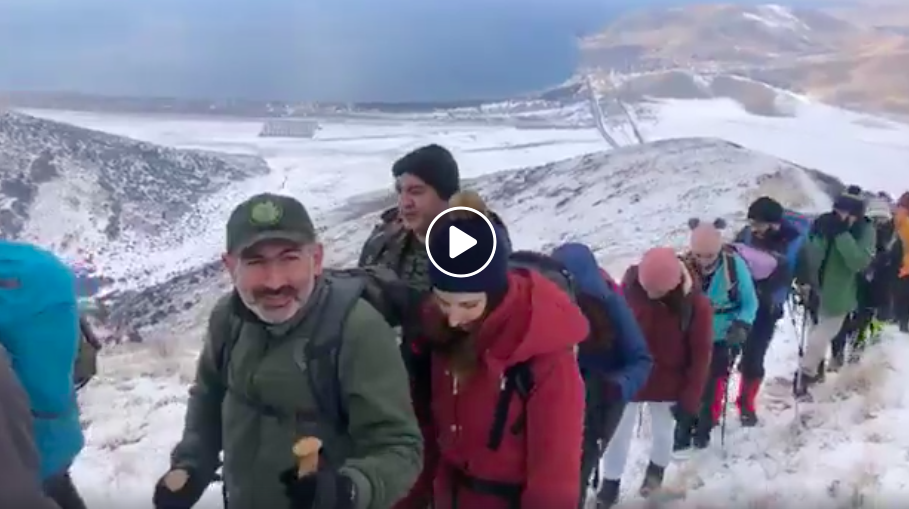 Նիկոլ Փաշինյանը արշավախմբի հետ բարձրանում է Արտանիշ լեռը (տեսանյութ)
