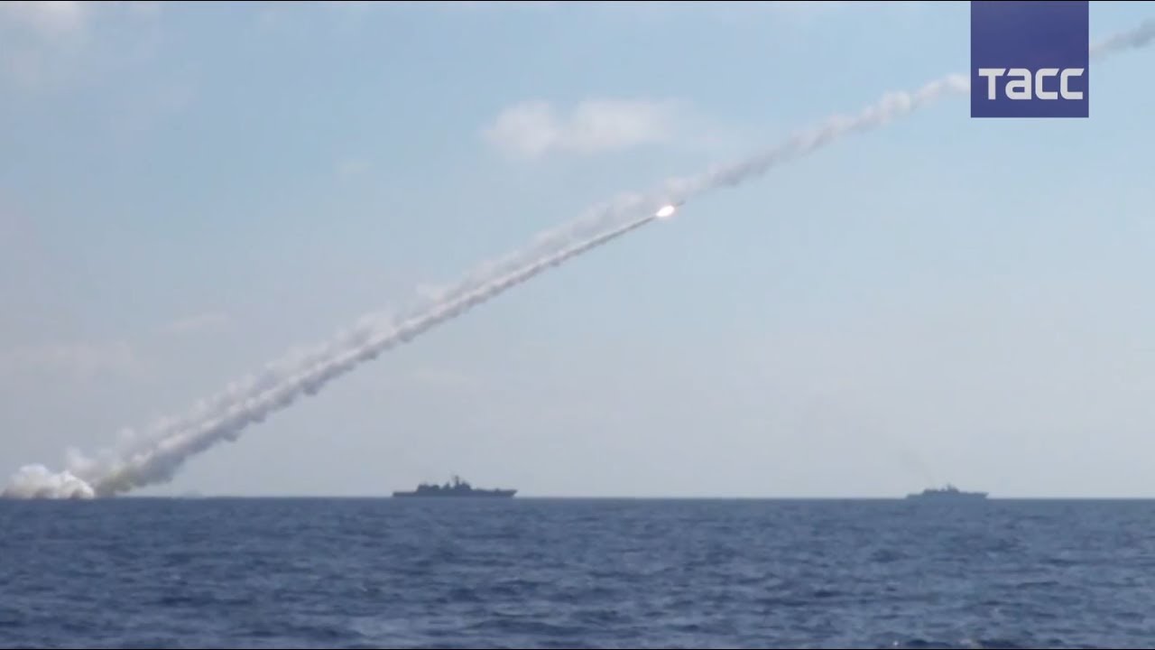 Корабли ВМФ РФ уничтожили склады с оружием ИГ в Сирии (видео)