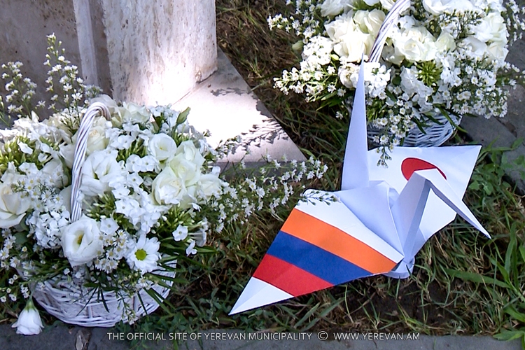 В Ереване почтили память жертв атомной бомбардировки Хиросимы и Нагасаки