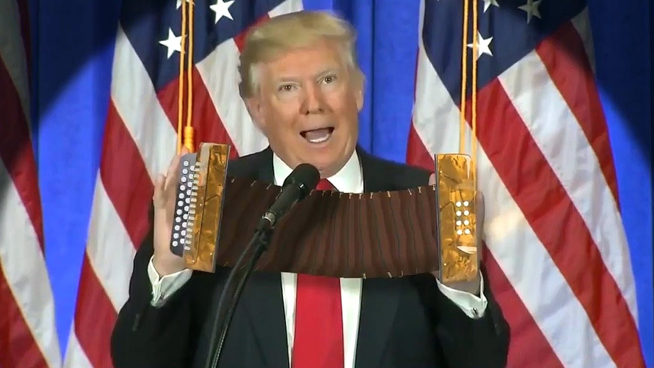 Трамп «сыграл» на гармошке