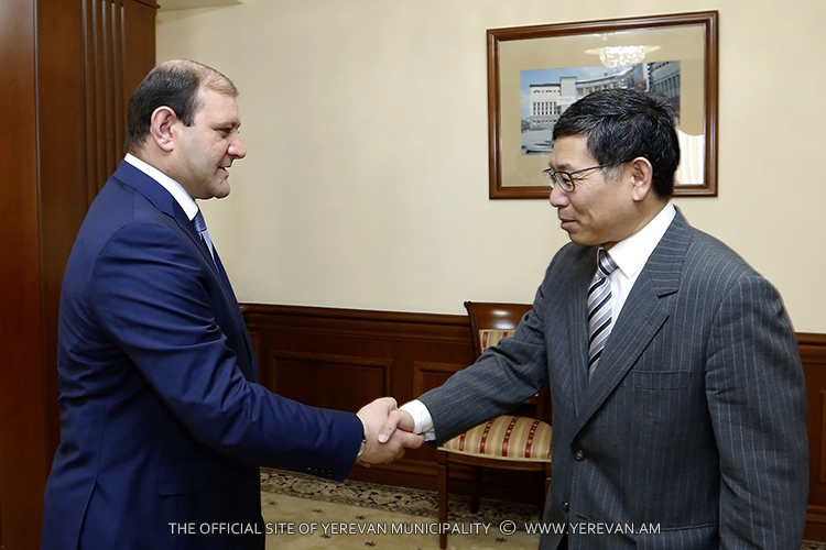 Мэр Тарон Маргарян встретился с чрезвычайным и полномочным послом Китайской Народной Республики в РА