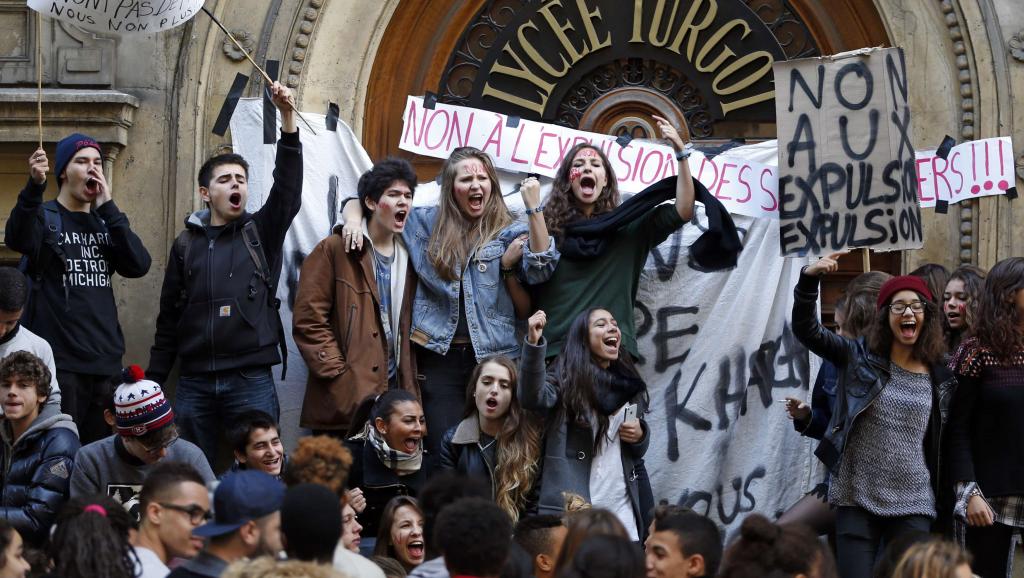 Полиция применила слезоточивый газ на акции протеста школьников в Париже