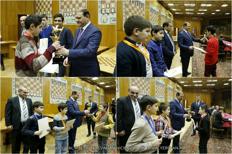 Мэр Еревана Тарон Маргарян вручил награды победителям юношеского первенства Еревана по шахматам
