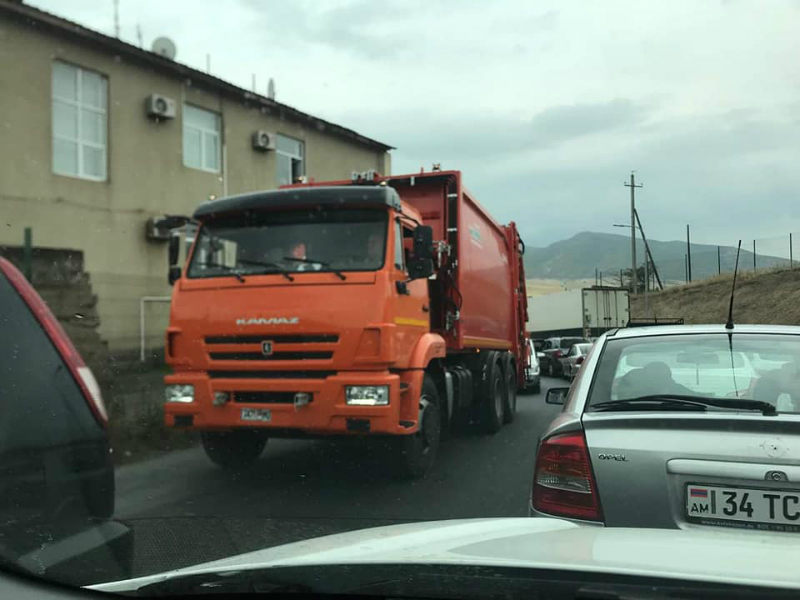 Հայ-վրացական սահմանին ևս երեք մեքենա «անհամբեր» սպասում է  իր հերթին