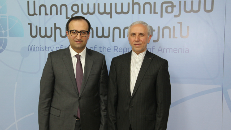 Արսեն Թորոսյանն ու Իրանի դեսպանը քննարկել են նոր կորոնավիրուսով պայմանավորված իրավիճակը