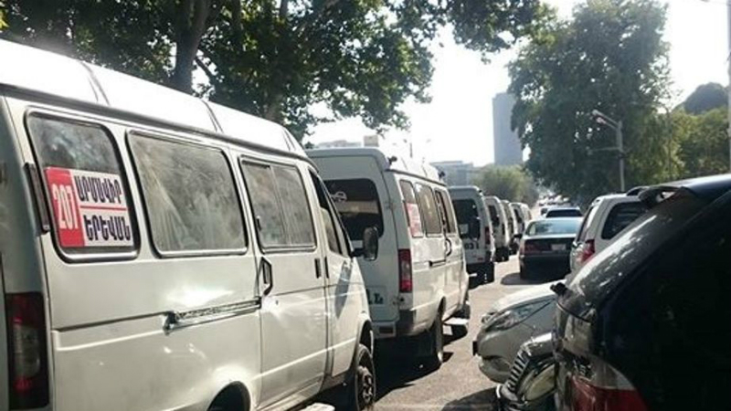 Արմավիր- Երևան երթուղու վարորդները բողոքում են ընդդեմ տաքսիների և անհատ վարորդների
