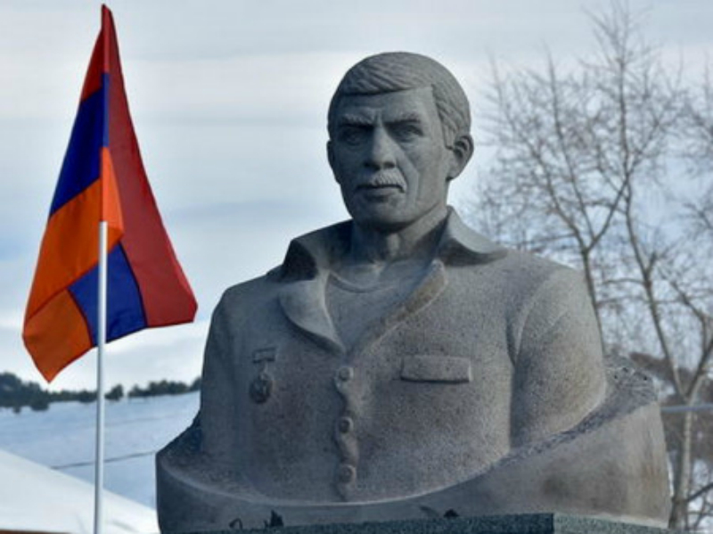 Ազատամարտիկ Միքայել Ավագյանի արձանը վերաբացվել է Ախալքալաքում․ ադրբեջանցիները բողոքում են